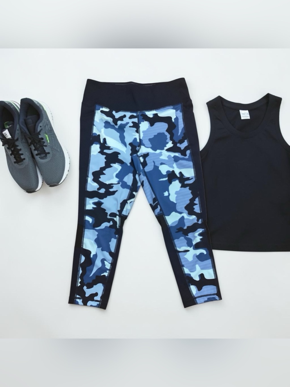 LulaRoe Rise Collection blue camo capri leggings size Large